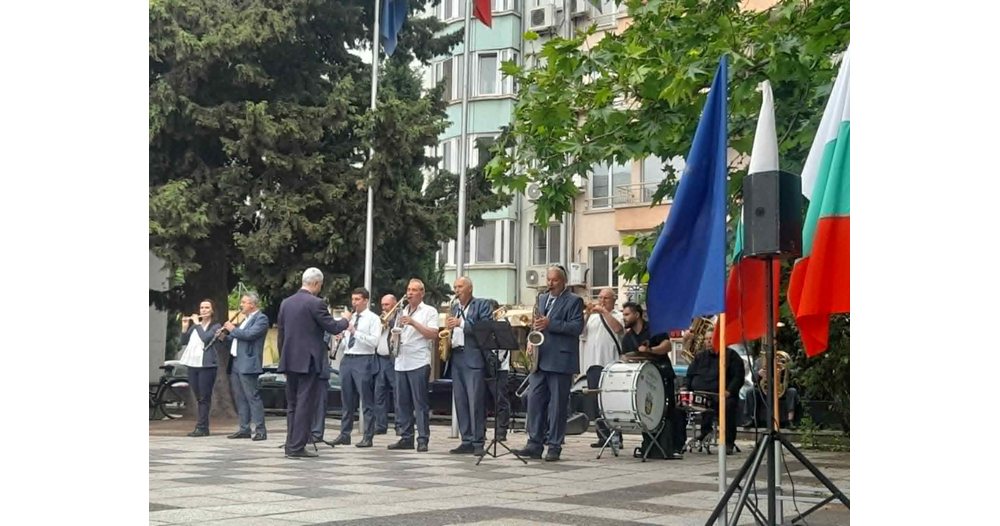 мелодии на морския бриз: бургас се събужда с духови звуки