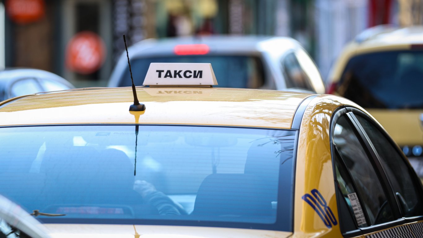 милион гледания за сметка на личното пространство: шокиращият случай с таксито и tiktok
