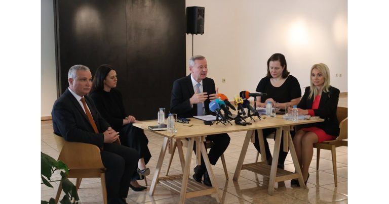 Милионни загуби и „царски“ заплати: Какво се случва в сърцето на културата