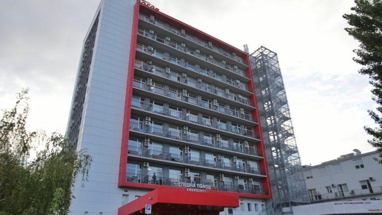 Надежда след катастрофата: 12-годишно момче напуска реанимацията