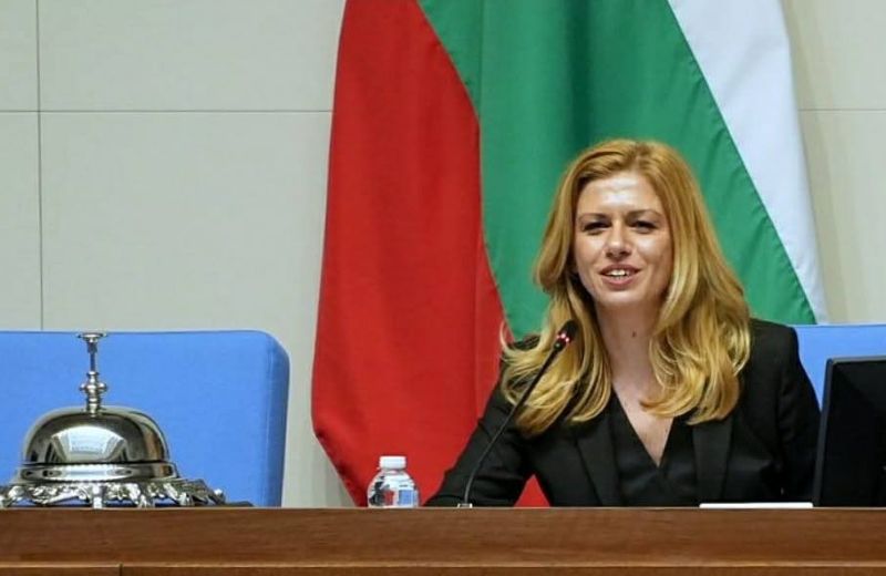 нова зора в парламента: д-р михаела доцова поема председателския чук с обещание за правова държава