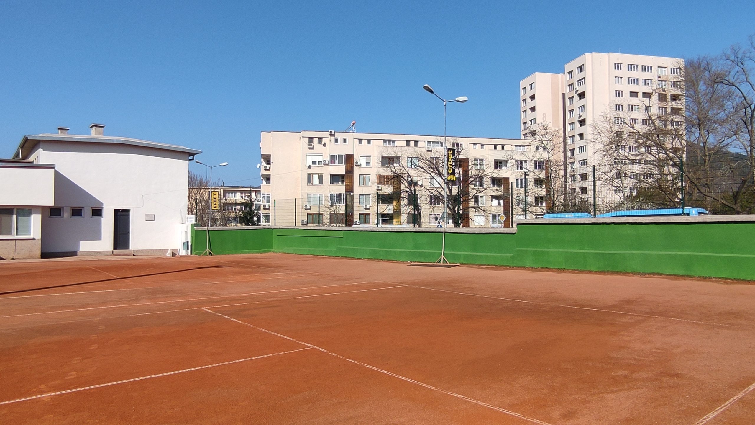 обновена визия за спортната зона до залата по вдигане на тежести в сливен