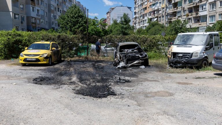 Огнен хаос в Надежда: Пътна помощ задейства верижна реакция от пожари
