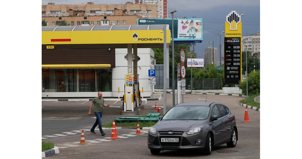 парадоксът на москва: петролният гигант русия е притиснат до внос на горива