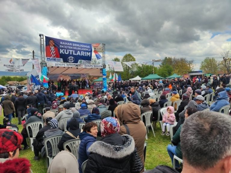 Пролетна магия в сърцето на Герлово: Ябланово оживя под звуците на саз и народни танци