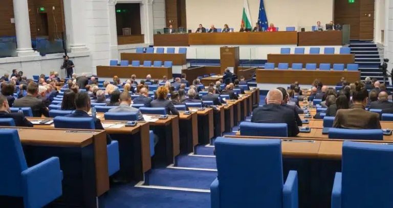 Пропастта между властта и народа: Защо българските депутати са „най-богатите“ в Европа?