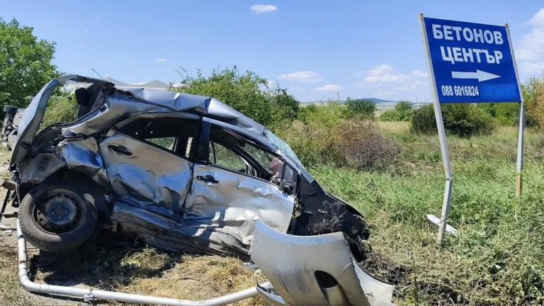 Пътна драма край Божурище: Сблъсък между две коли завърши с болница