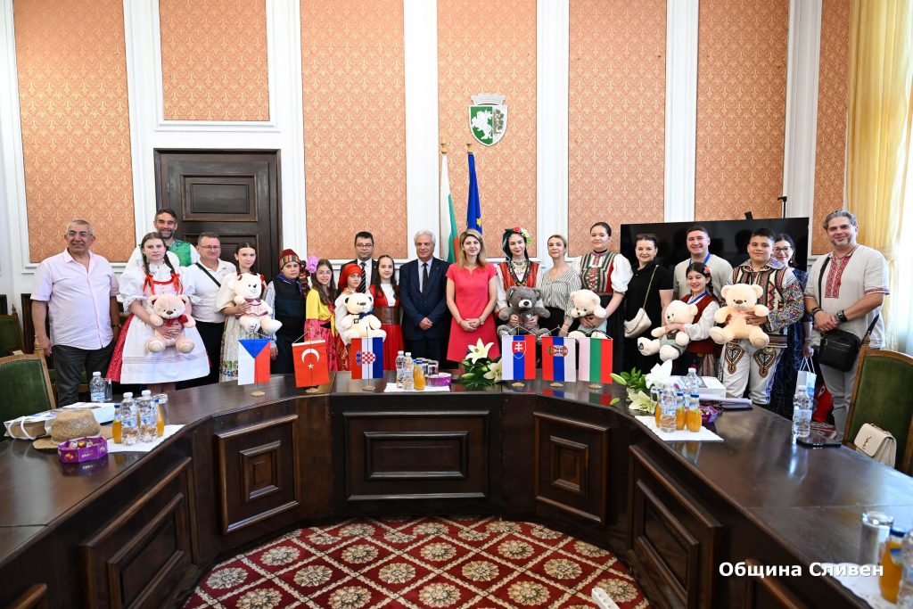 танци, които обединяват: сливен посрещна малките посланици на културата