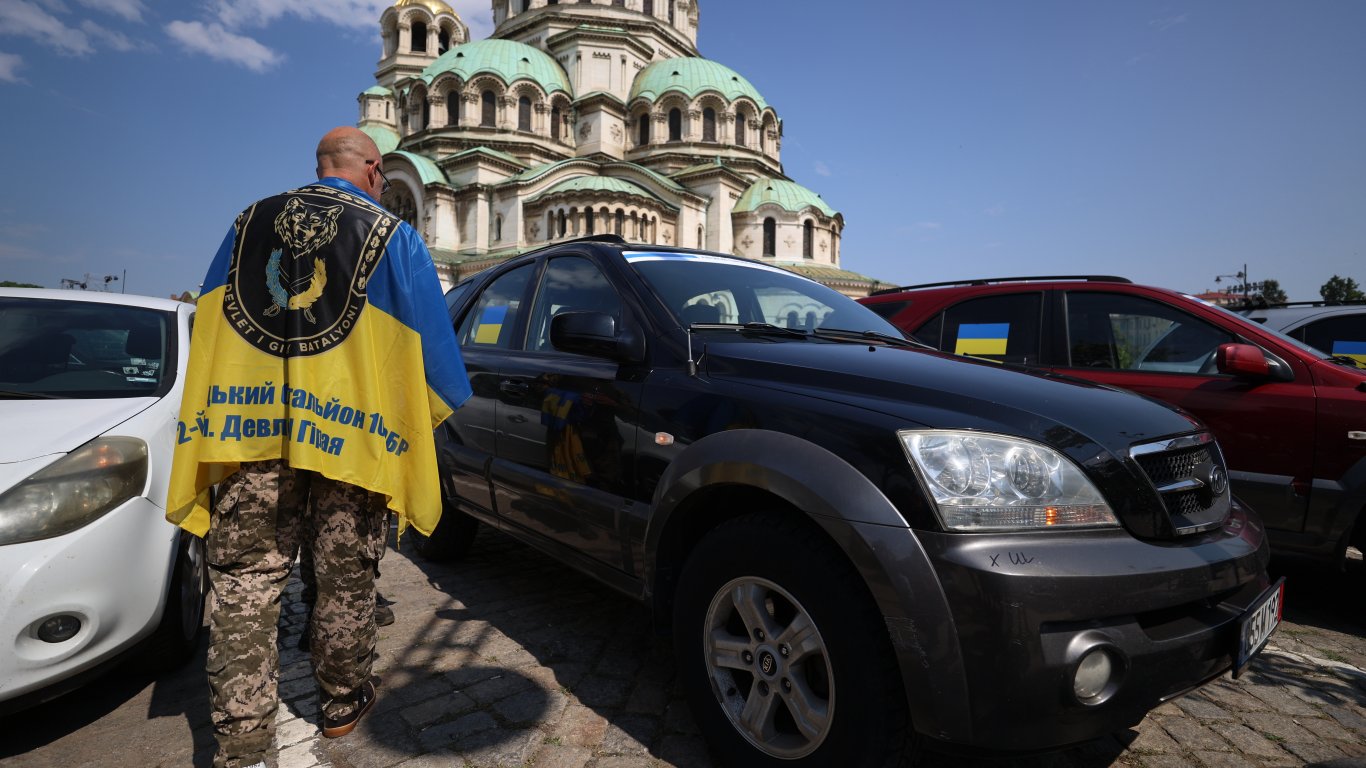 17 джипа за фронта: неочакван жест на солидарност от руската общност в българия