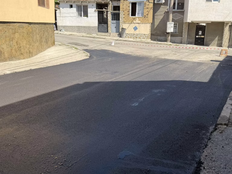 Битката за асфалта в Сливен: Защо новите улици пропадат?