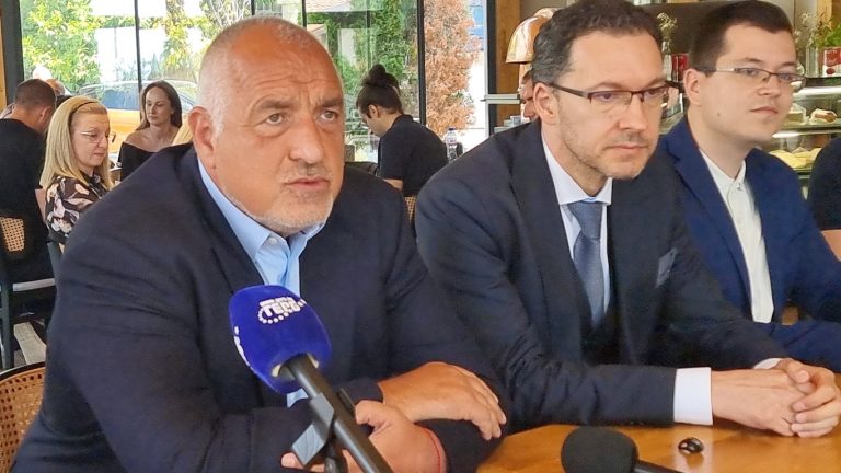 Бюджетът или скандалите: Какво стои зад „полетите“ на Десислава Атанасова?