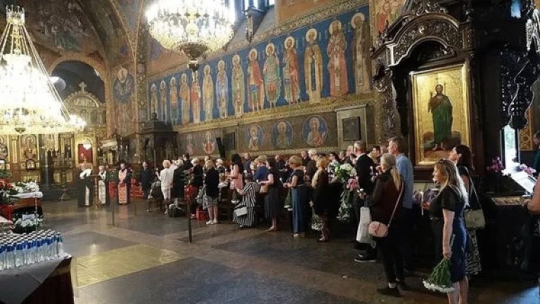 Вечността на словото: Сбогом на една от най-нежните български поетиси