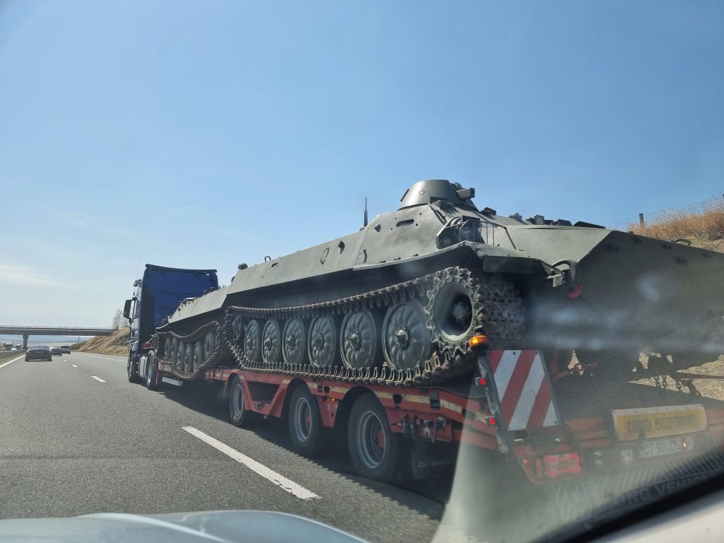 внимание за шофьорите: военни конвои ще запълнят пътищата в средата на април