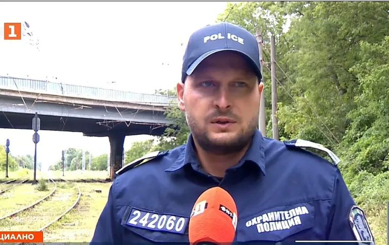 Герой в къси панталони: Как един полицай спечели доверието на отчаяно момиче