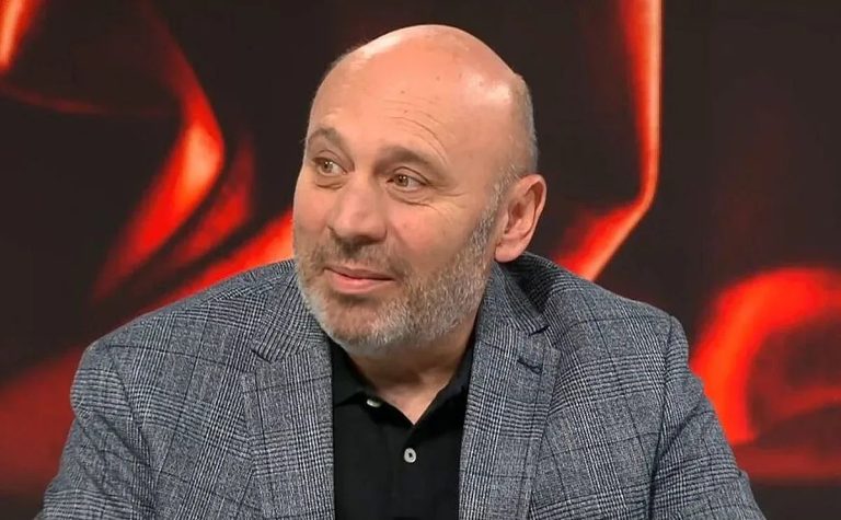 Гласът на Шрек и магията на сцената: Пътят на Кръстю Лафазанов