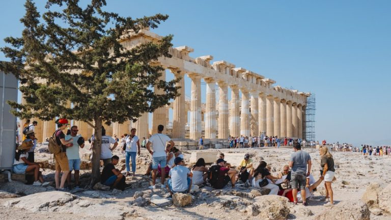 Драма в сърцето на Атина: Американски туристи станаха жертви на нападение на Акропола