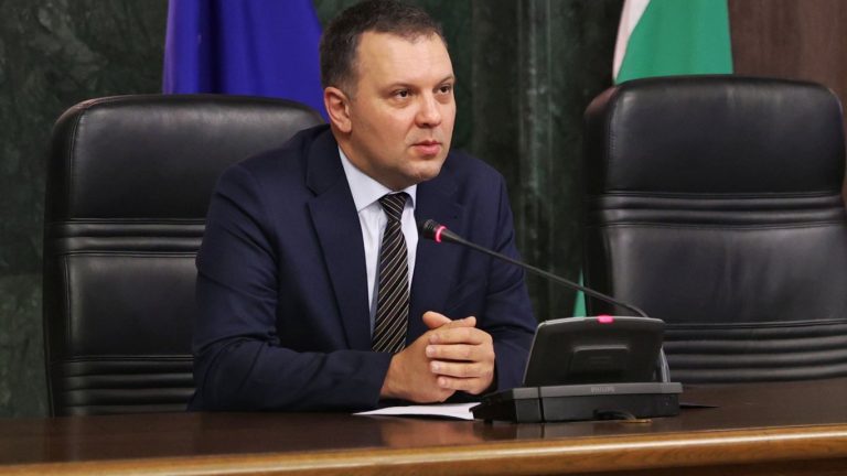 „Капитанът на Титаник“ и рухналото правосъдие: Анализ на провала от 2015 г.