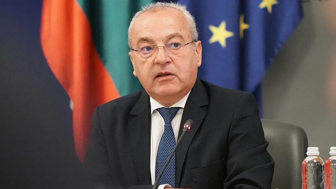 край на държавните банкети: чиновниците ще плащат за забавленията си сами