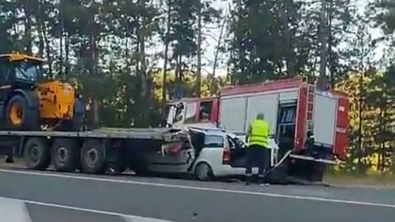 кървава трагедия на е-79: два живота угаснаха след удар в камион край дупница