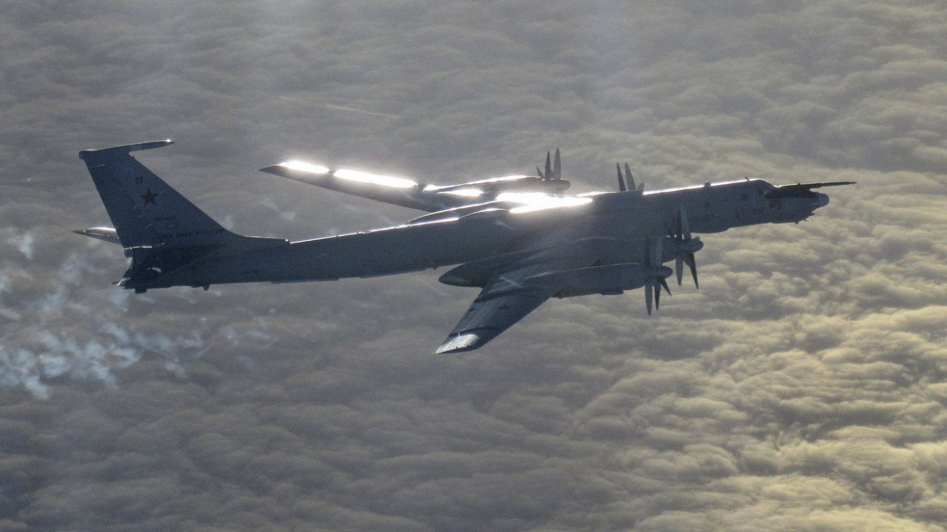 ледени страсти в арктика: непознатият танц между f-35 и ту-142 над норвежко море