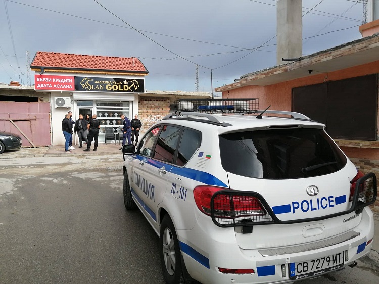 месингови чучури и батерии доведоха група младежи пред полицията в сливен