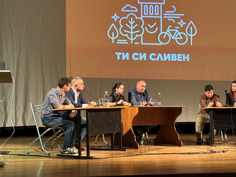 млади и опитни се сблъскаха в интелектуална битка за бъдещето на сливен