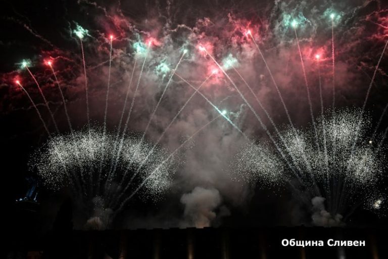 Музикално пътешествие през поколенията: Сливен се готви за незабравима вечер на „Обич и песен“