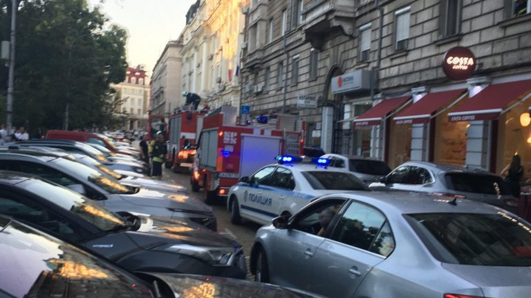 Напрежение в сърцето на София: Спешните служби обсадиха района на БНБ