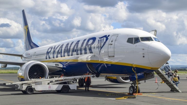 Неочакван обрат в небето: Полет на Ryanair се връща в Солун след повреда