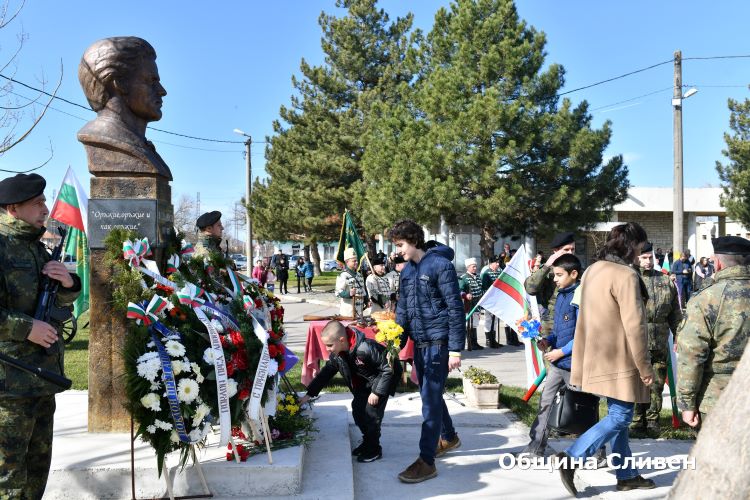 нов фар на свободата в кермен: общността, която не забравя апостола