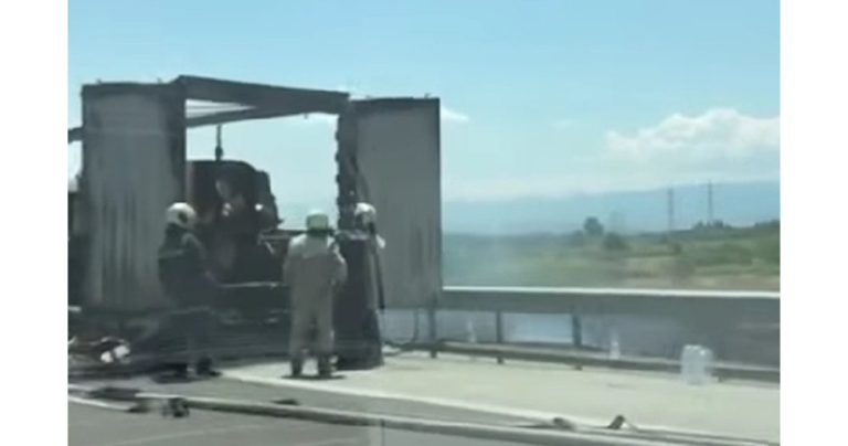 Огнен капан на АМ „Тракия“: Пламъци в тир блокираха отново пътя към Бургас