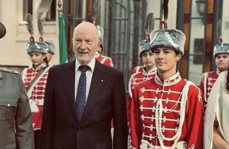 парадоксът на властта: как българският цар се върна чрез гласовете на народа