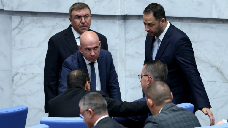 Парламентарен щит: Депутатите застанаха зад 10-годишния пакт с Киев