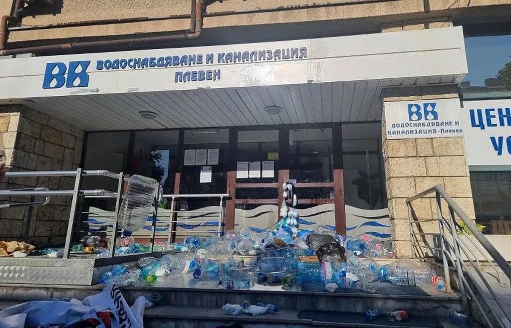 плевен на ръба на сухия режим: когато чешмите пресъхват, а тръбите помнят миналия век