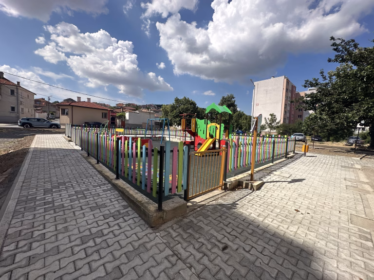 По-безопасни игри за децата в Клуцохор: Община Сливен обновява градската среда