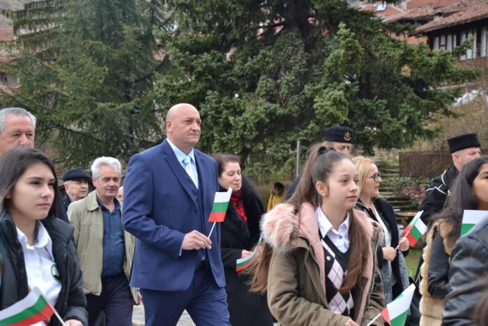 поклон пред съвременните будители: котел празнува деня на учителя