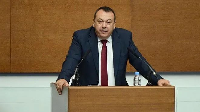 порше за стотинки и стотици имоти: сблъсъкът в парламента за полицаите и богатството на демерджиев