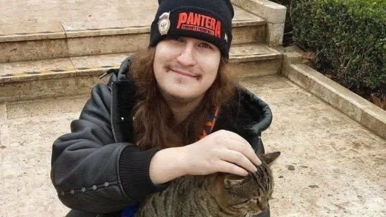 Призив за помощ: Млад мъж с аутизъм изчезна в Сандански, семейството му е в безизходица