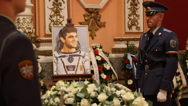 Сбогуване със звездите: България отдаде почит на генерал-майор Александър Александров