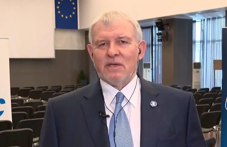 Синьото остава в орбитата на ГЕРБ: Новият старт на СДС под ръководството на Илия Лазаров