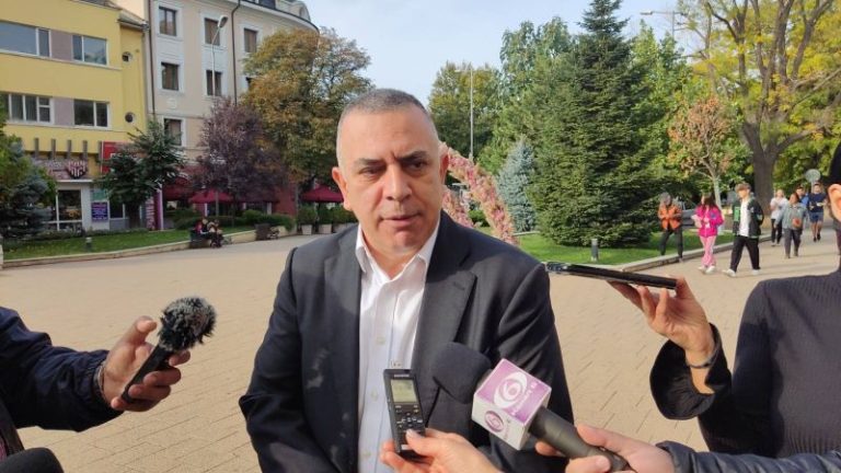 Сливен в разкопани улици: Кметът Радев призна, че търпението му е свършило