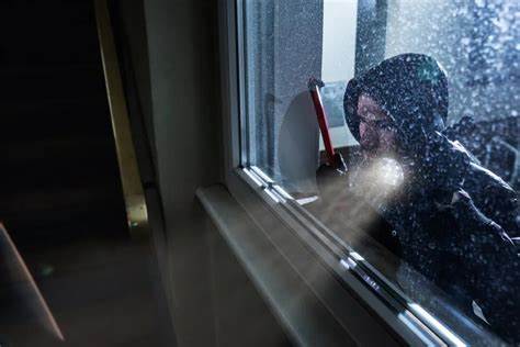 сливен под прицел: серия от бързи кражби и вандализъм разтърси града