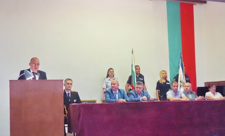 Сливенската областна управа почете полицаите за професионалния им празник