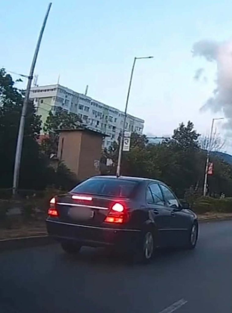 сливенски „пилот“ на мерцедес разбран от бдителна гражданка