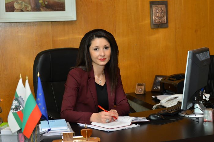 сливенски триумф: валя радева заглавява националната асоциация на секретарите