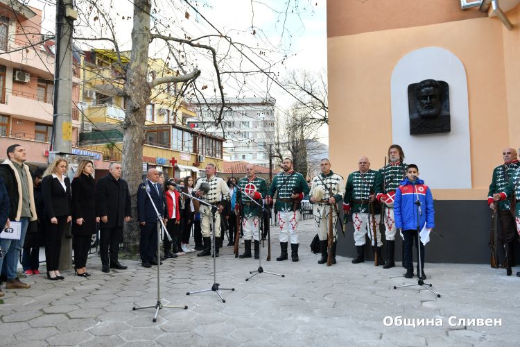 сливенският дух се събужда: тържествено честване на 175-годинината на христо ботев