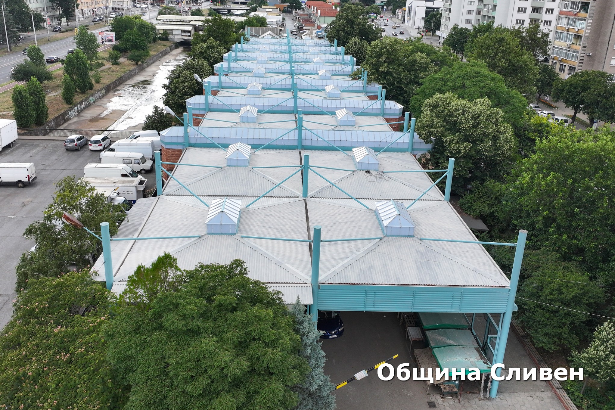 сливенският пазар придоби нов облик: ремонтът на покрива приключи успешно