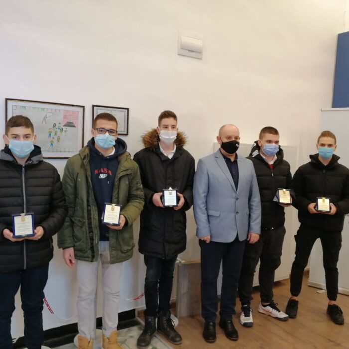 смелост, която вдъхновява: пет млади герои от сливен предотвратиха грабеж