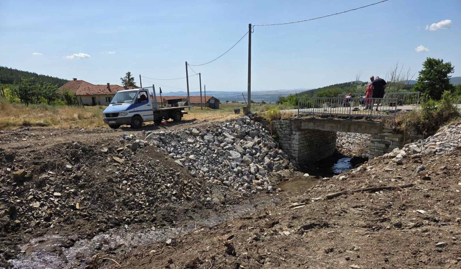 спасен мост: пътят между селиминово и голямо чочовени отново е в безопасност