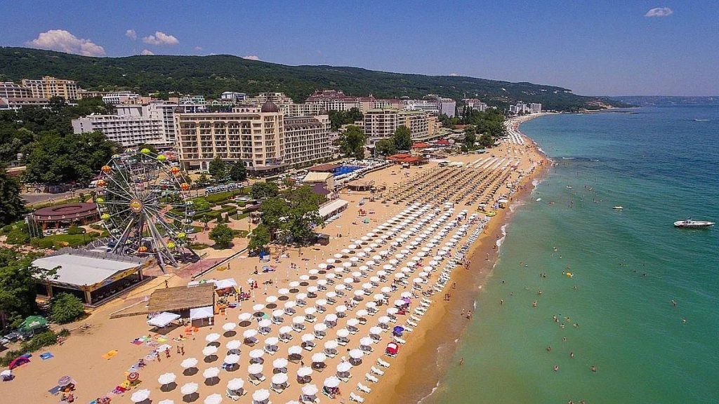 стратегически удар в златни пясъци: българия цели целогодишен поток от tui group